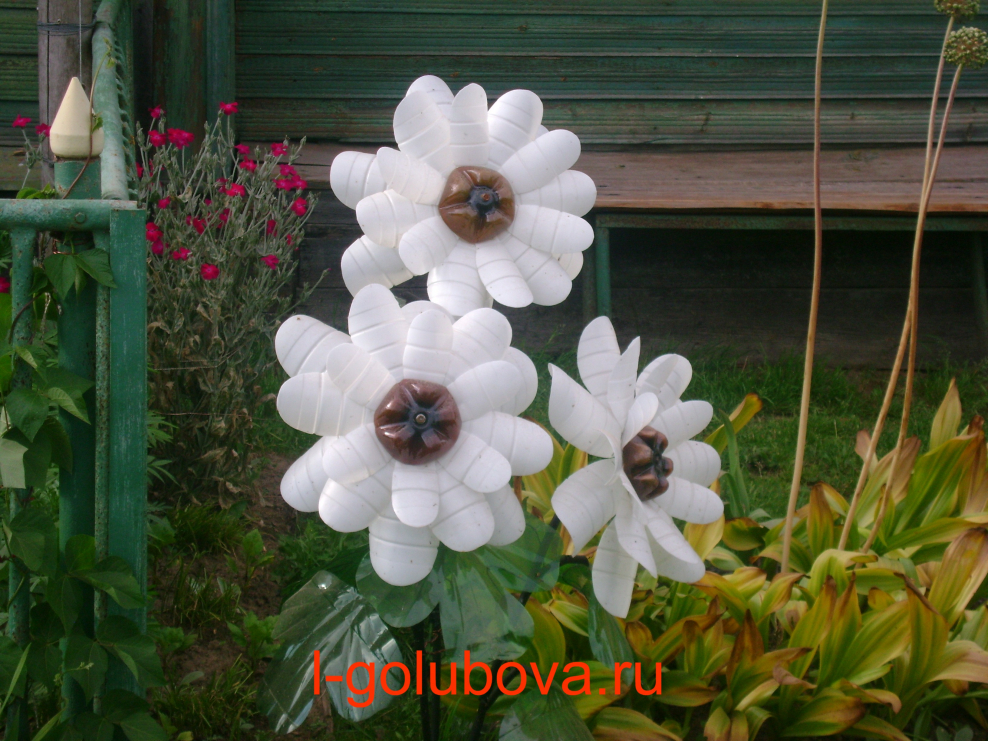 Украшения для сада из бутылок