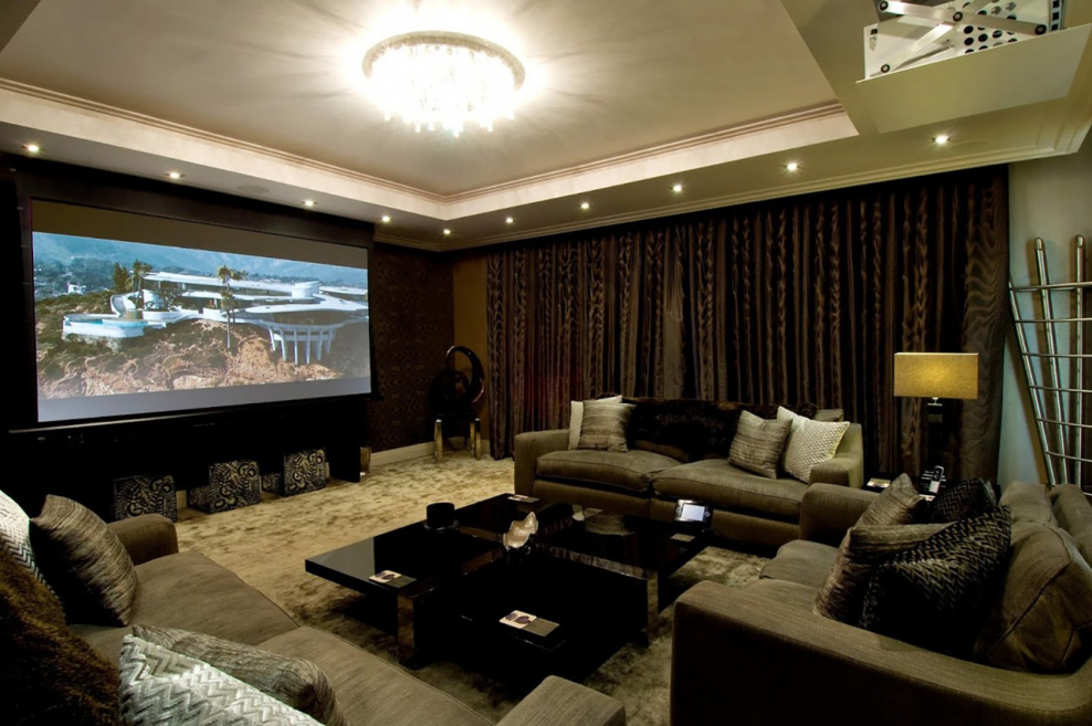 Домашний кинотеатр в гостиной