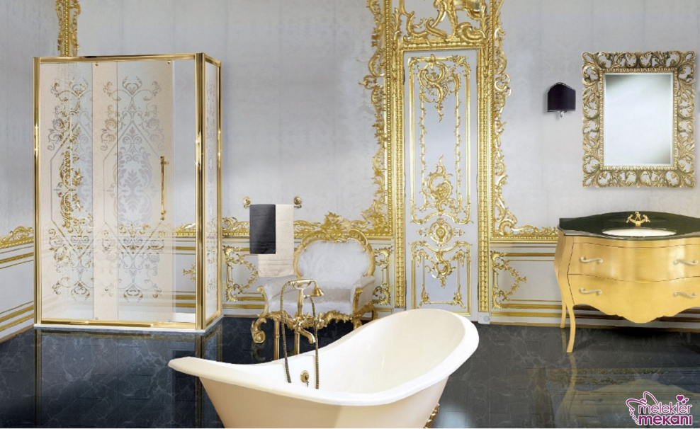 Ванная черно белая с золотом
