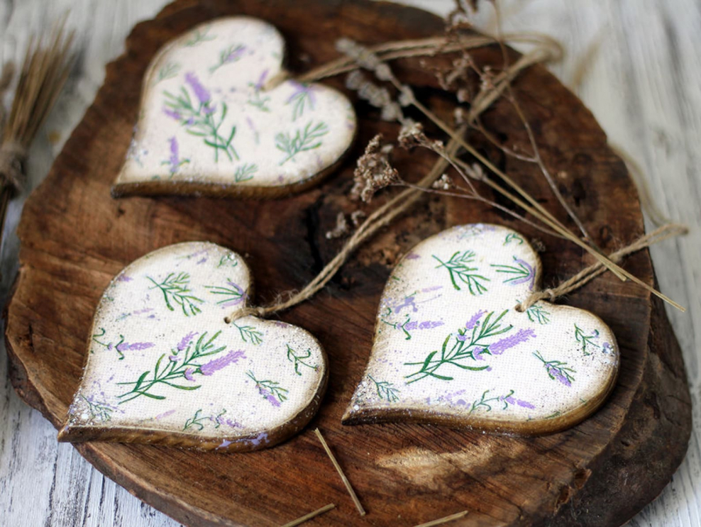 Декор деревянного сердца в стиле Кантри