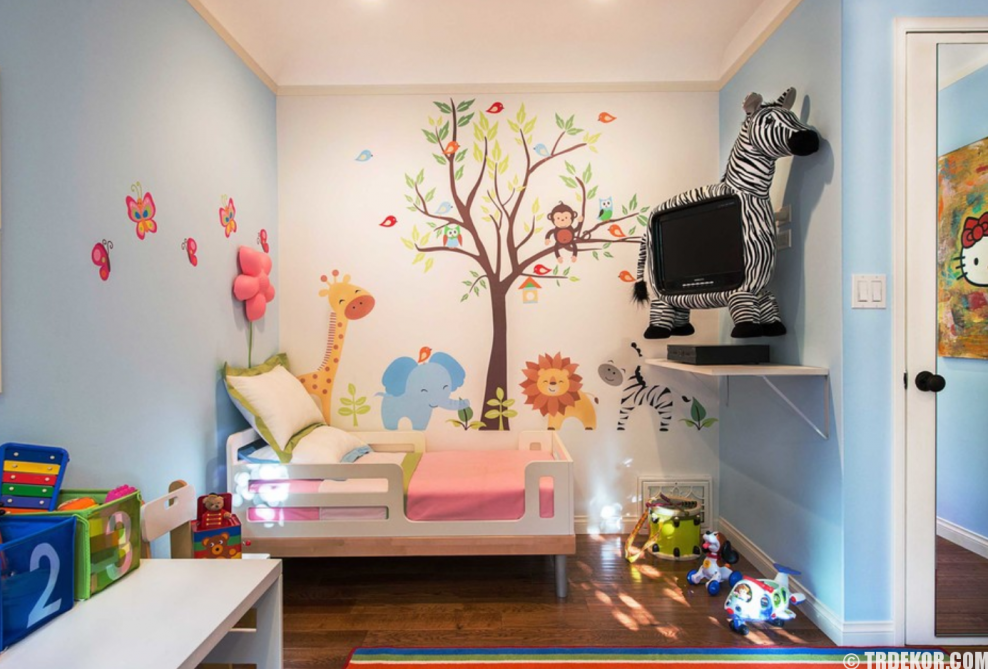Декорирование стены в детской