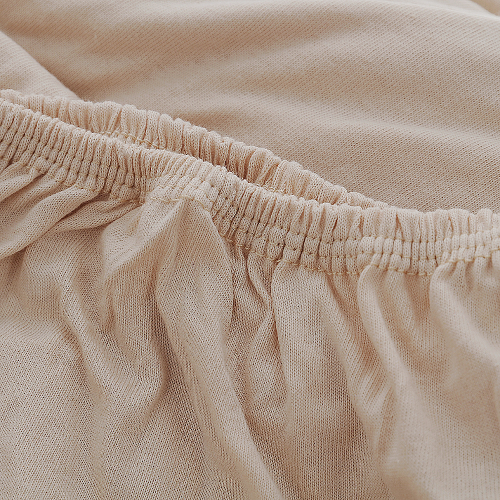 Трикотажная простыня на резинке бежевая