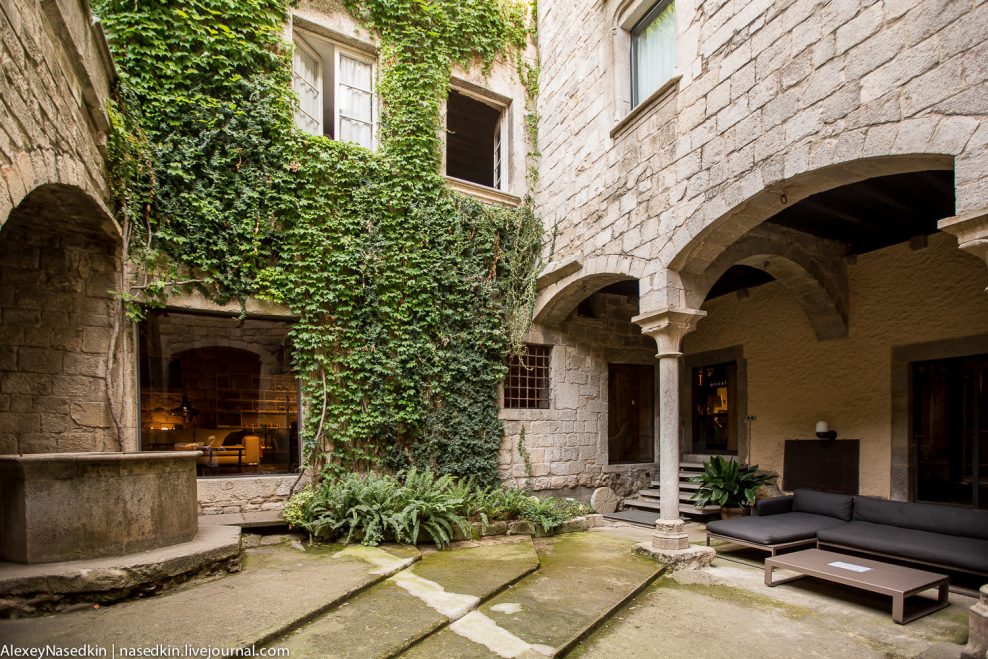 Патио в садах Италии