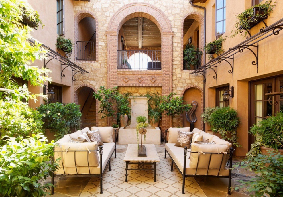 Патио внутренний дворик в Испании