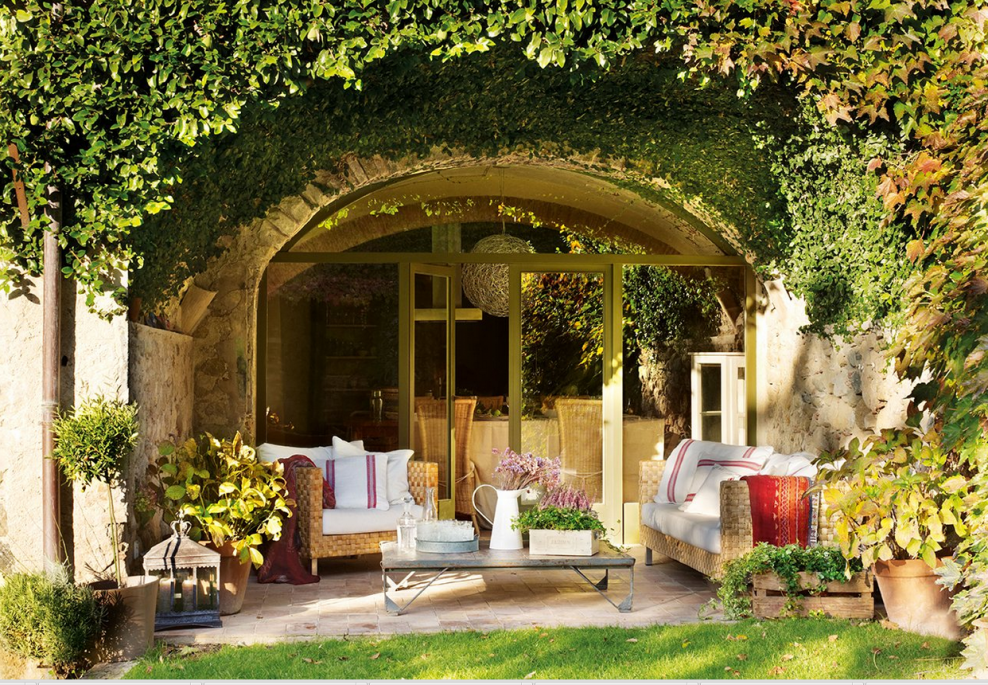 Патио внутренний дворик в Италии