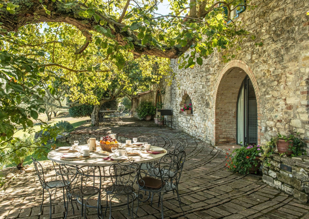 Испанский дворик патио