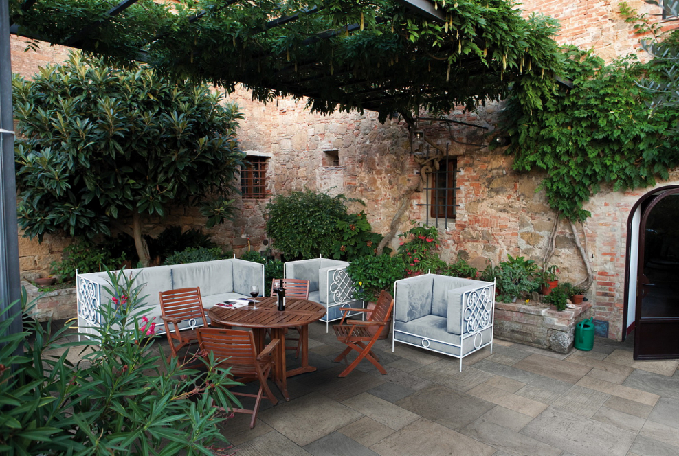 Патио внутренний дворик в Италии