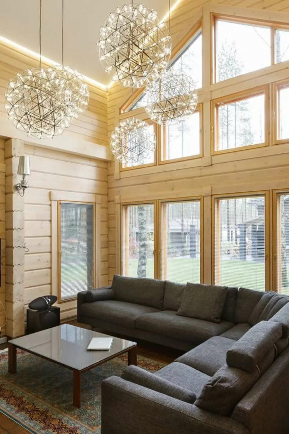 Гостиная со вторым светом и камином