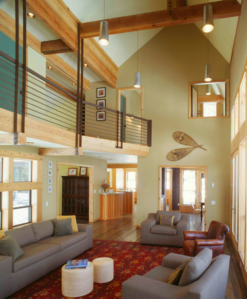 Гостиная с высокими полами