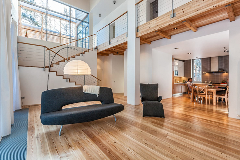 Деревянный потолок в интерьере