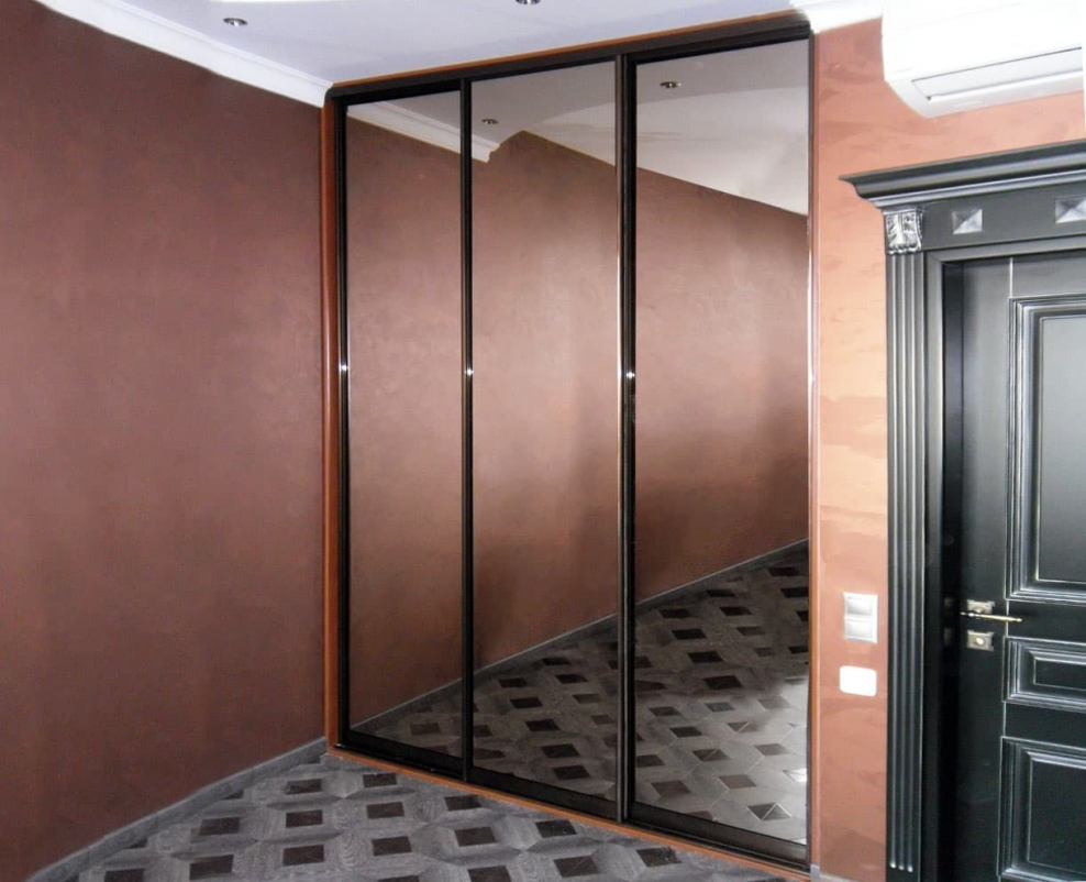 Гардеробные двери