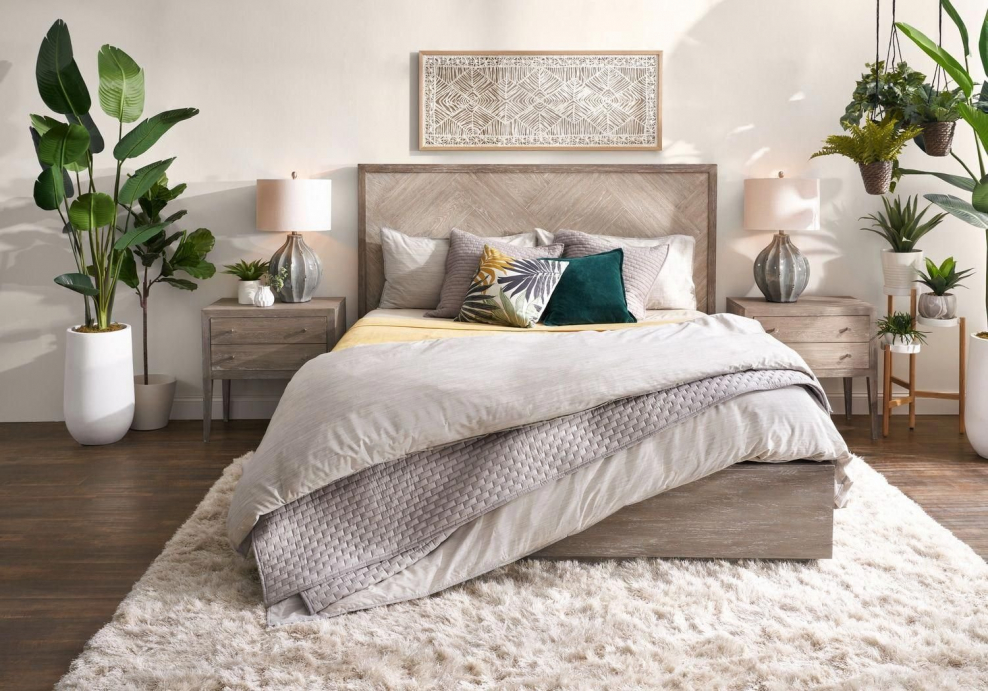 Ковер под кроватью в спальне