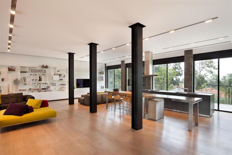 Зеркальная колонна