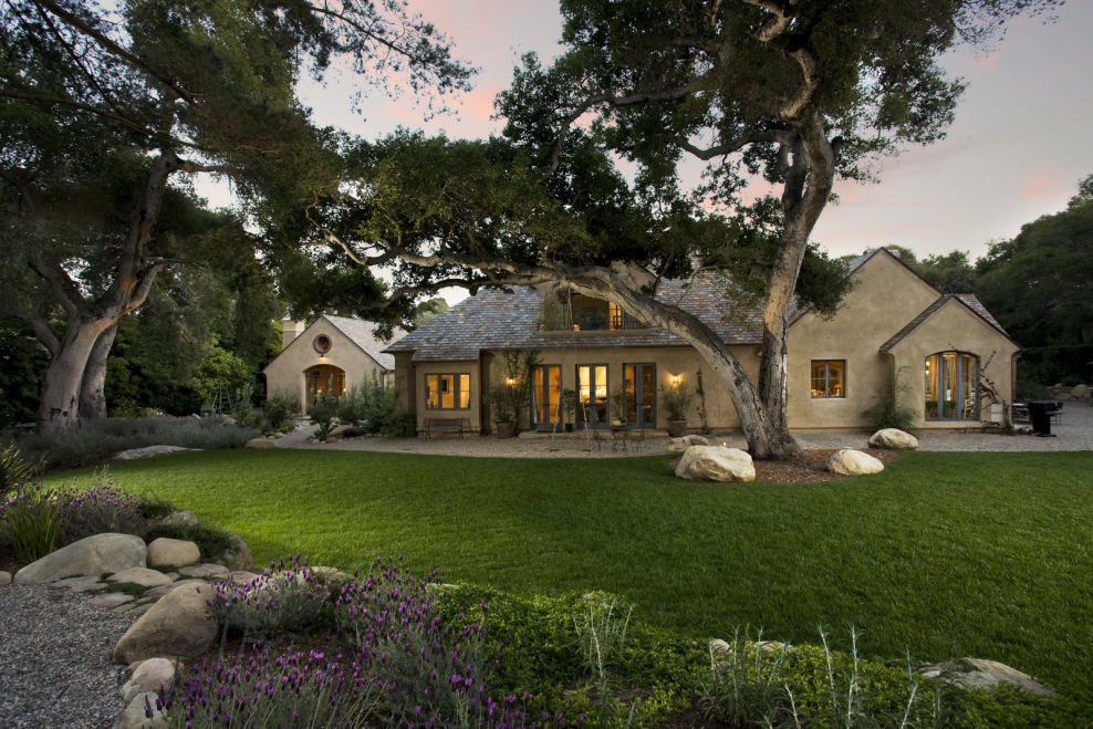 Одноэтажный уютный дом в лесу