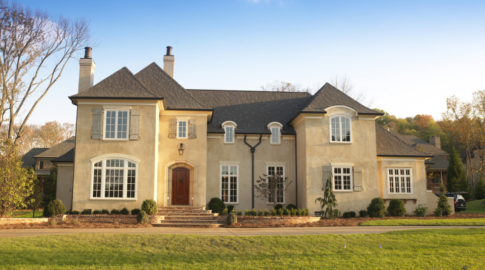 Оштукатуренный дом в стиле Шато