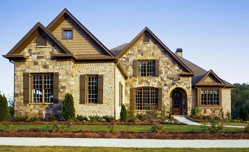 Каменные фасады домов