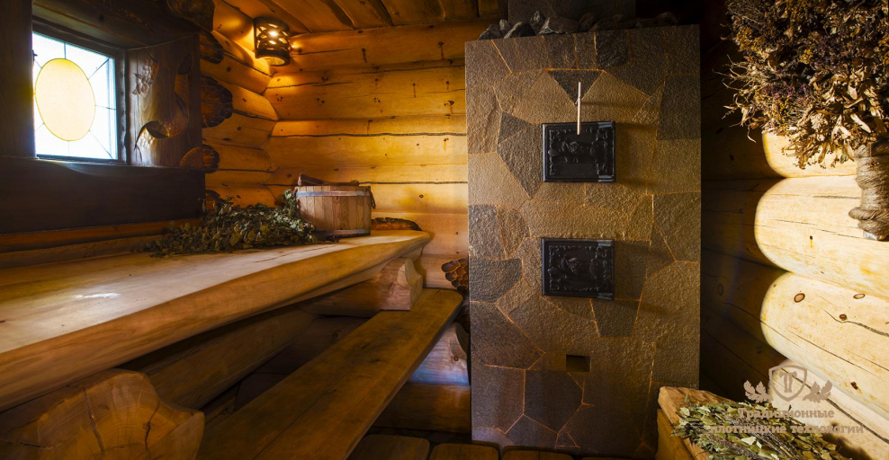 Интерьер бани из бревна