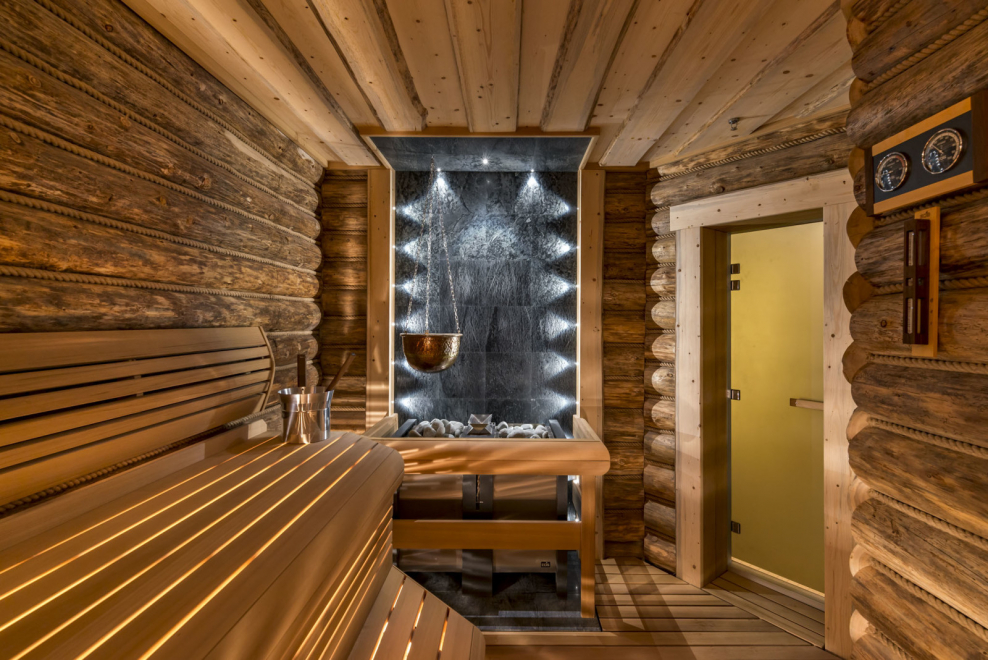 Дизайнерский потолок в бане парилке