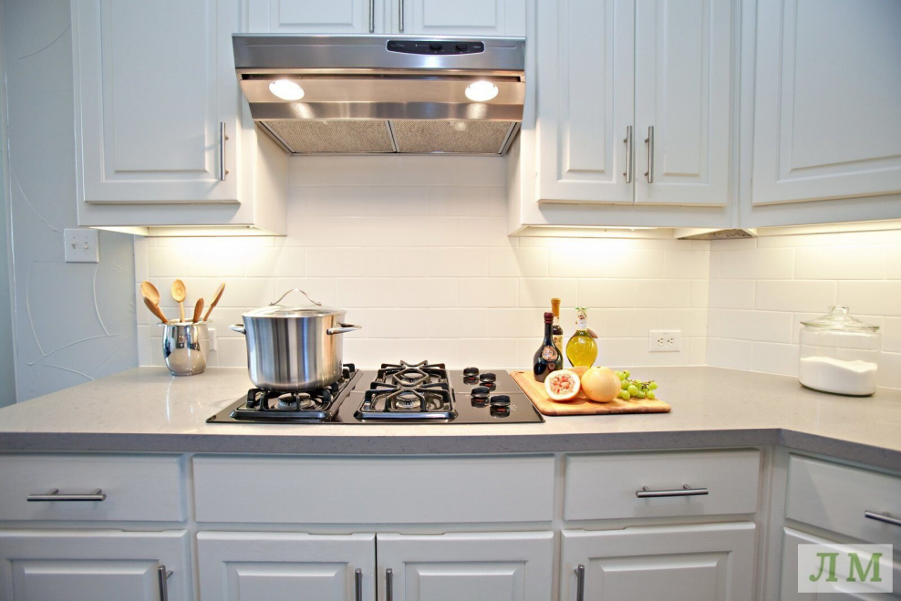 Белый кухонный фартук