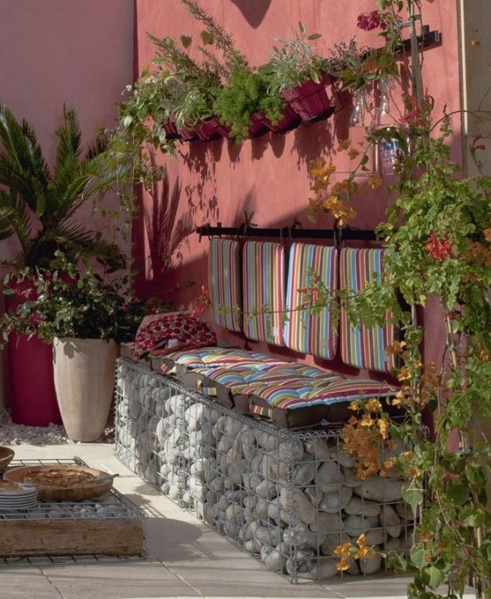 Дачный декор двора