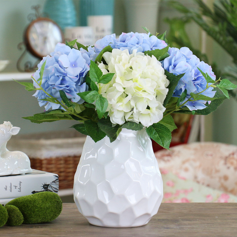 Гортензии в вазе
