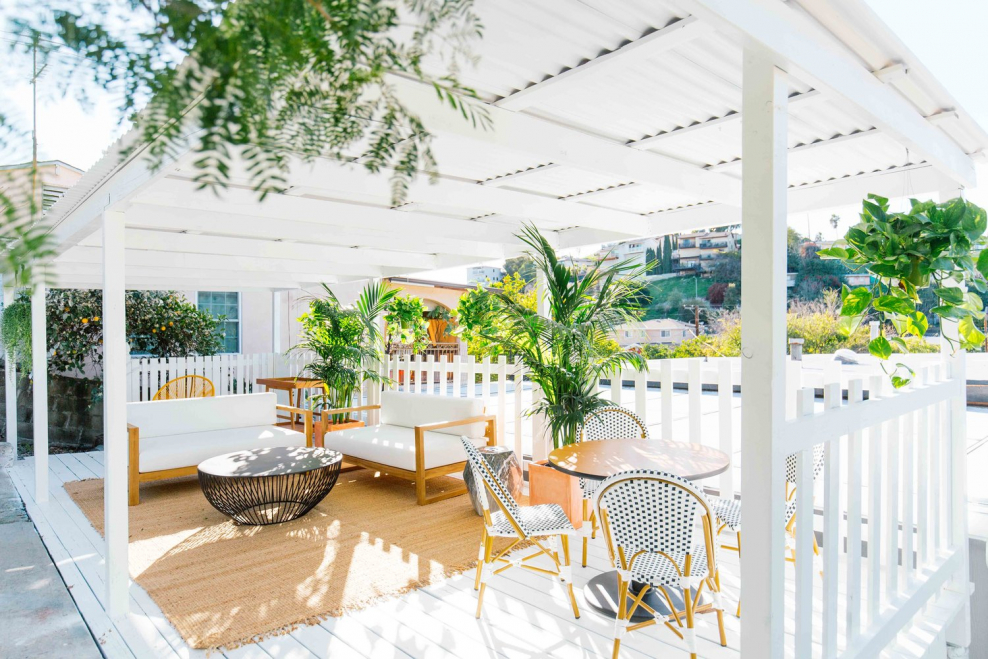 Белая веранда