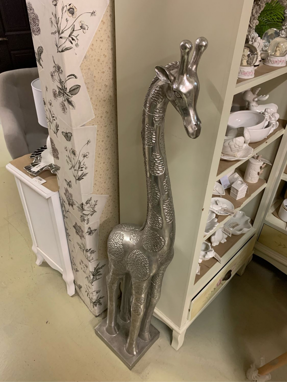 Напольные статуэтки для интерьера