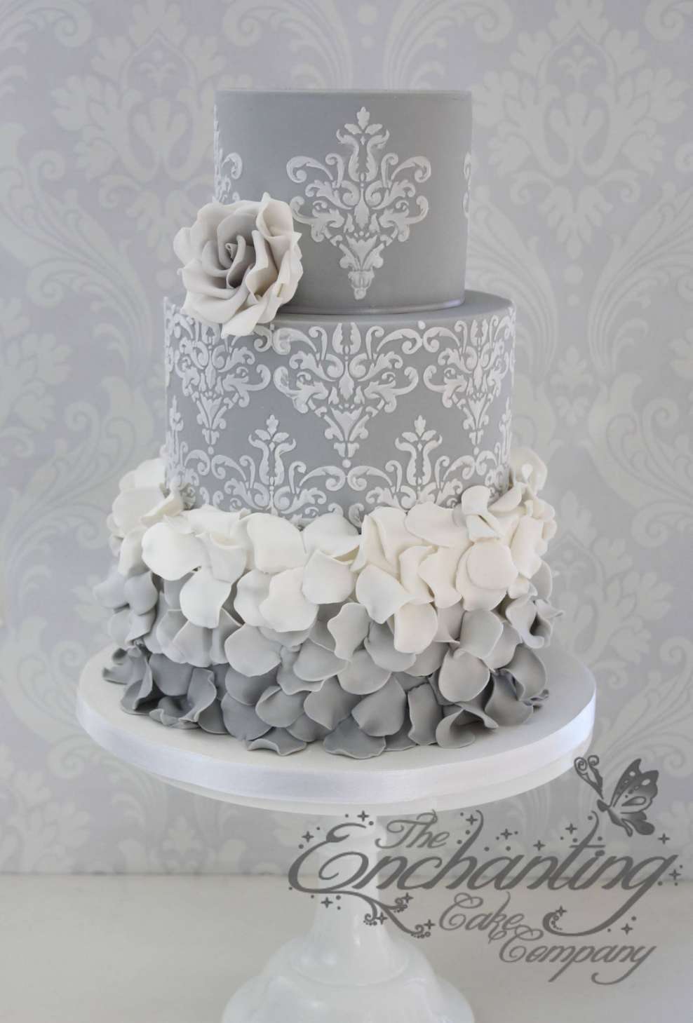 Стильный серебристый торт