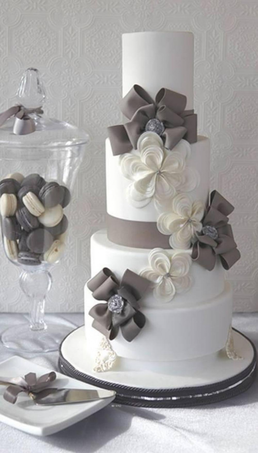 Серый свадебный торт