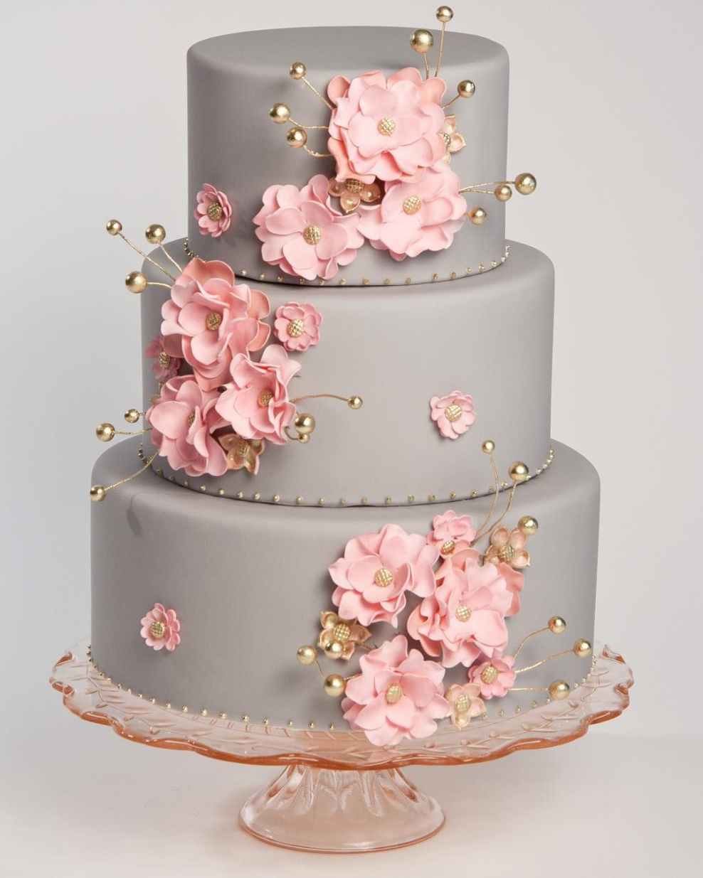 Торт в серо голубом цвете