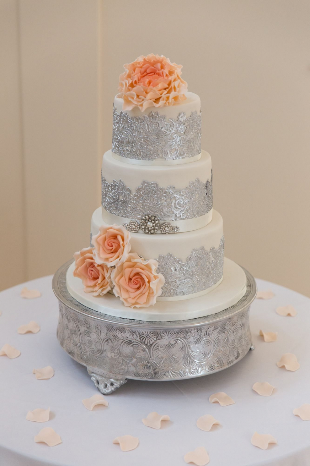 Темно серый торт