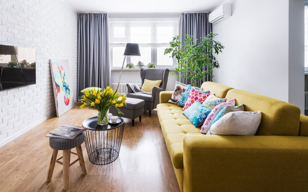 Гостиная с яркими акцентами