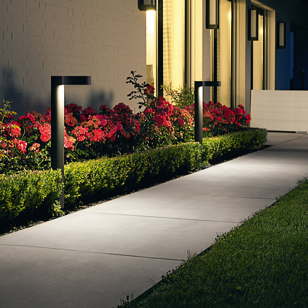 Светильники вдоль дорожек