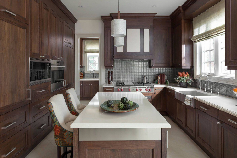 Интерьер кухни в коричневых тонах