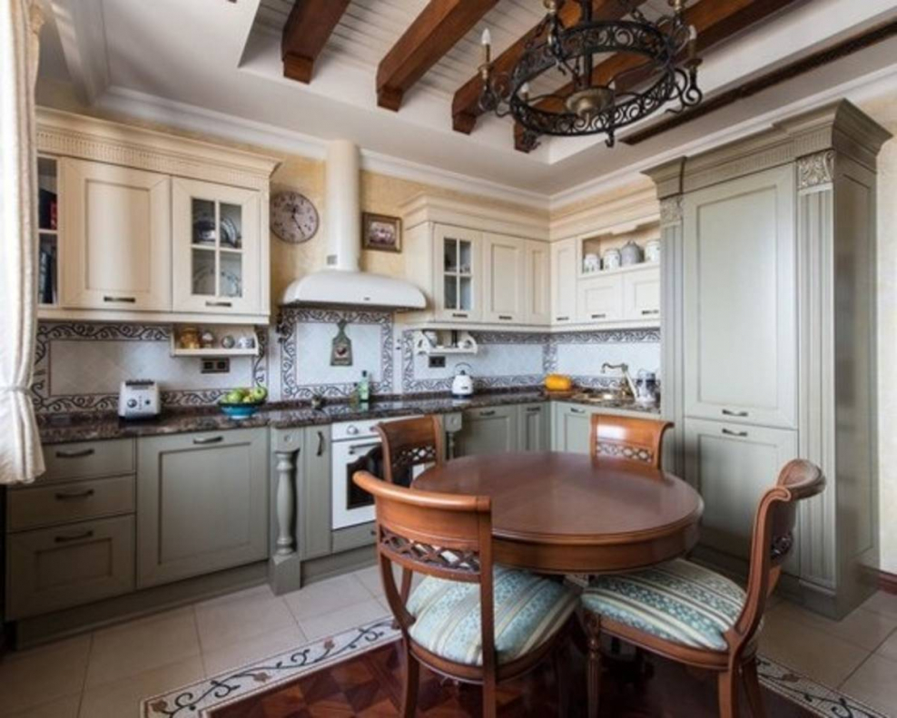 Интерьер маленькой кухни в классическом стиле