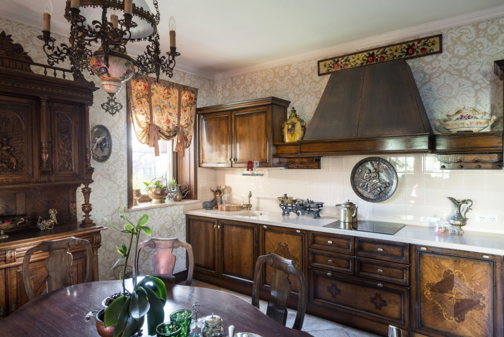 Кухонная мебель в старинном стиле