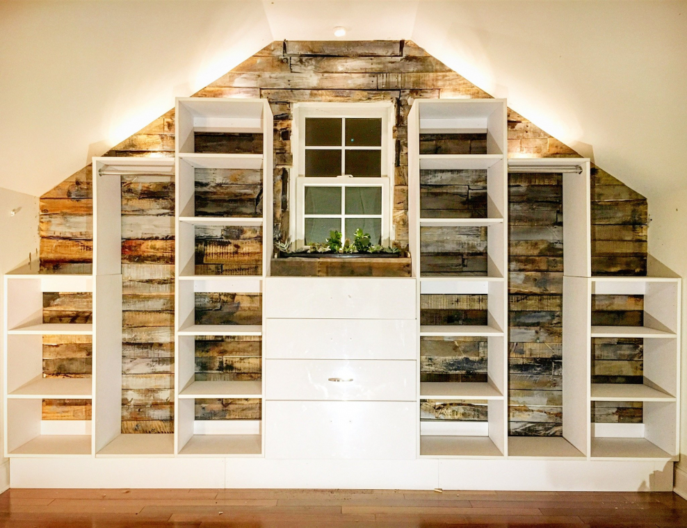 Стеллажи на мансардном этаже