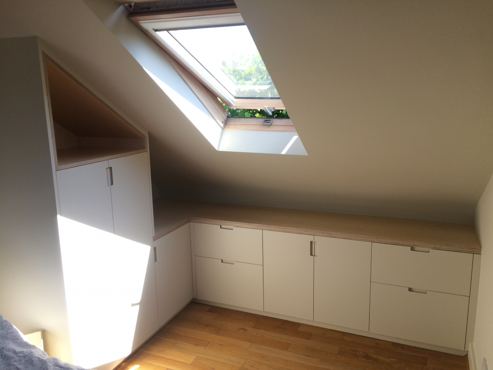 Шкафы купе для мансардной комнаты