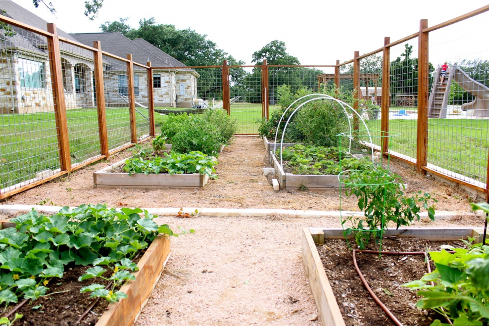 Оградить огород от зоны отдыха