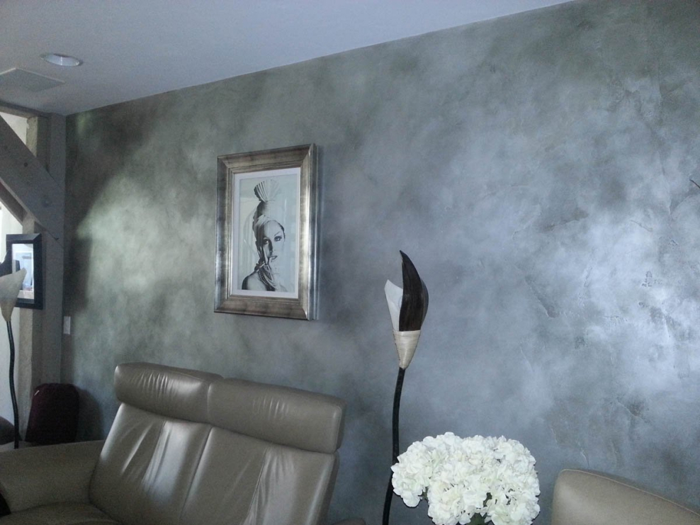 Декоративная штукатурка для внутренней отделки стен серая