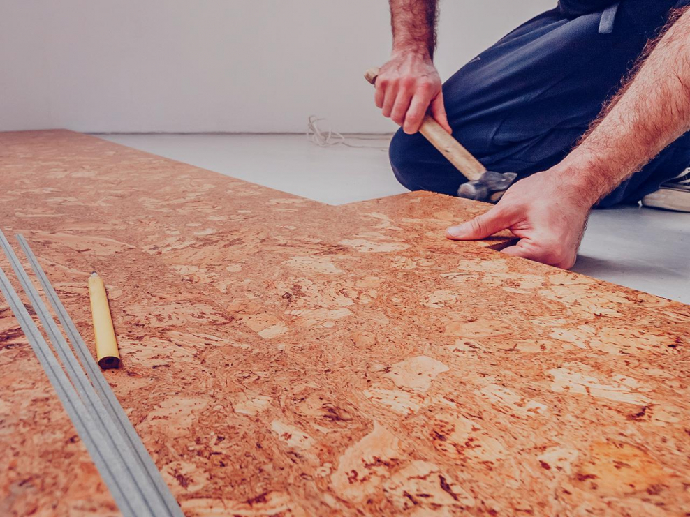 Поднялся уголок ламината