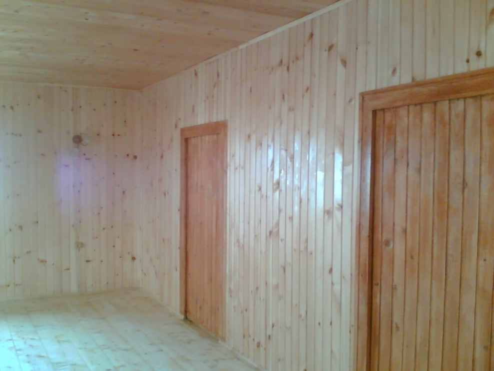 Стены обшитые вагонкой