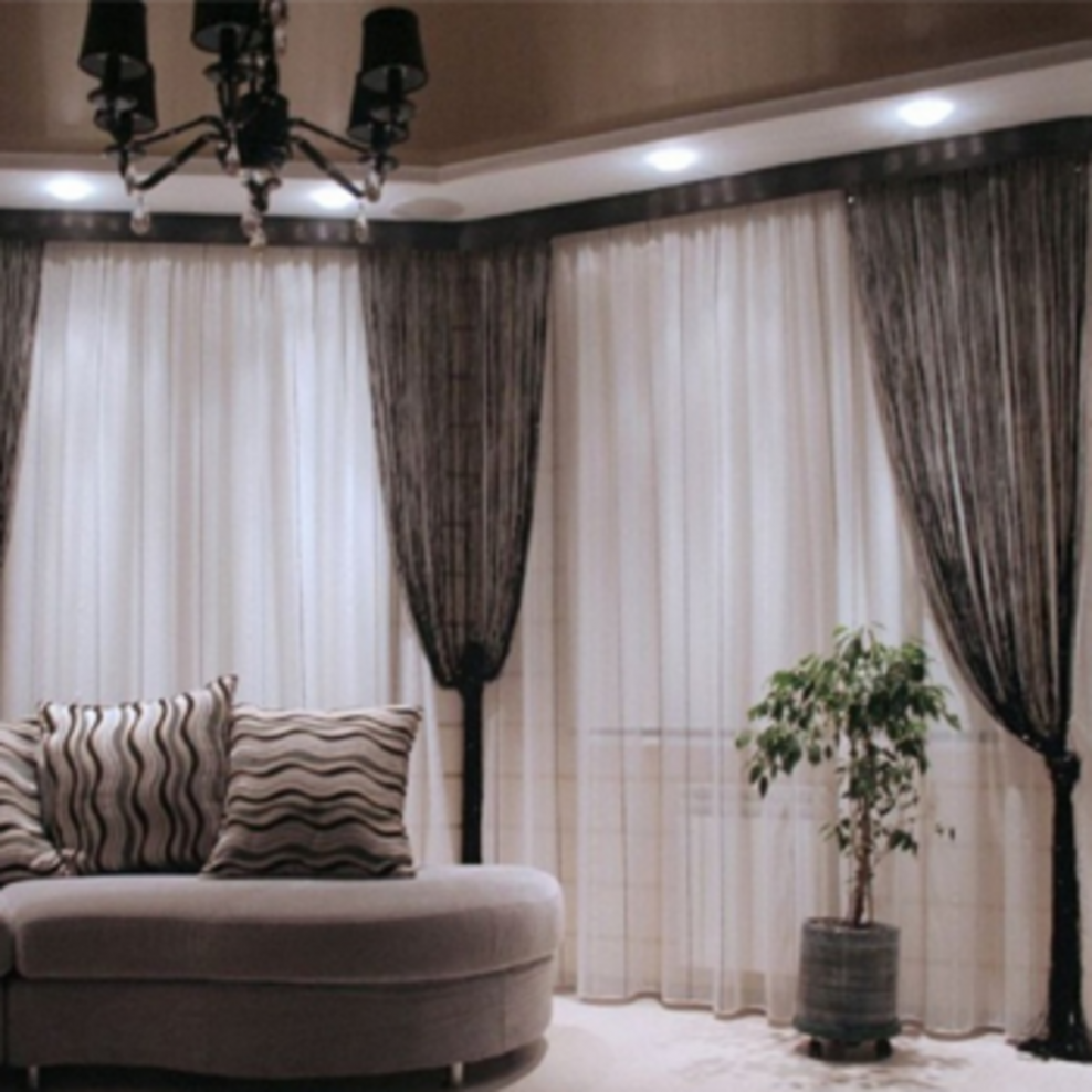 Светлые шторы в гостиную