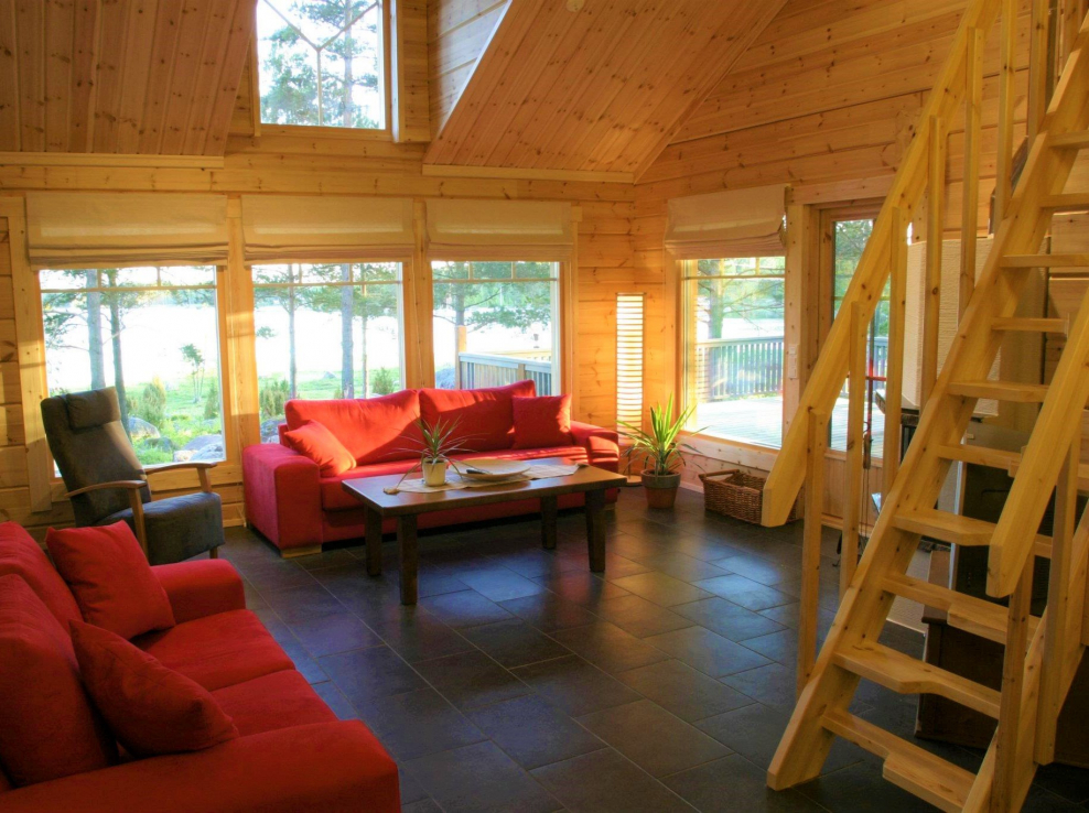 Деревянный дом со вторым светом