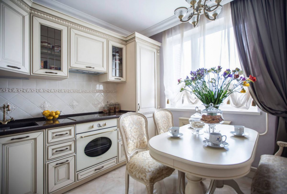 Классический интерьер маленькой кухни