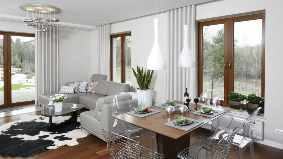 Интерьеры домов в серо белых тонах