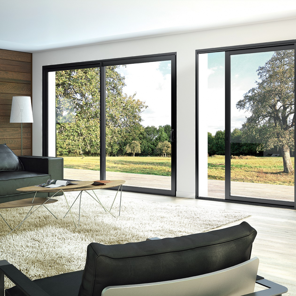 Чёрные рамы окна в интерьере