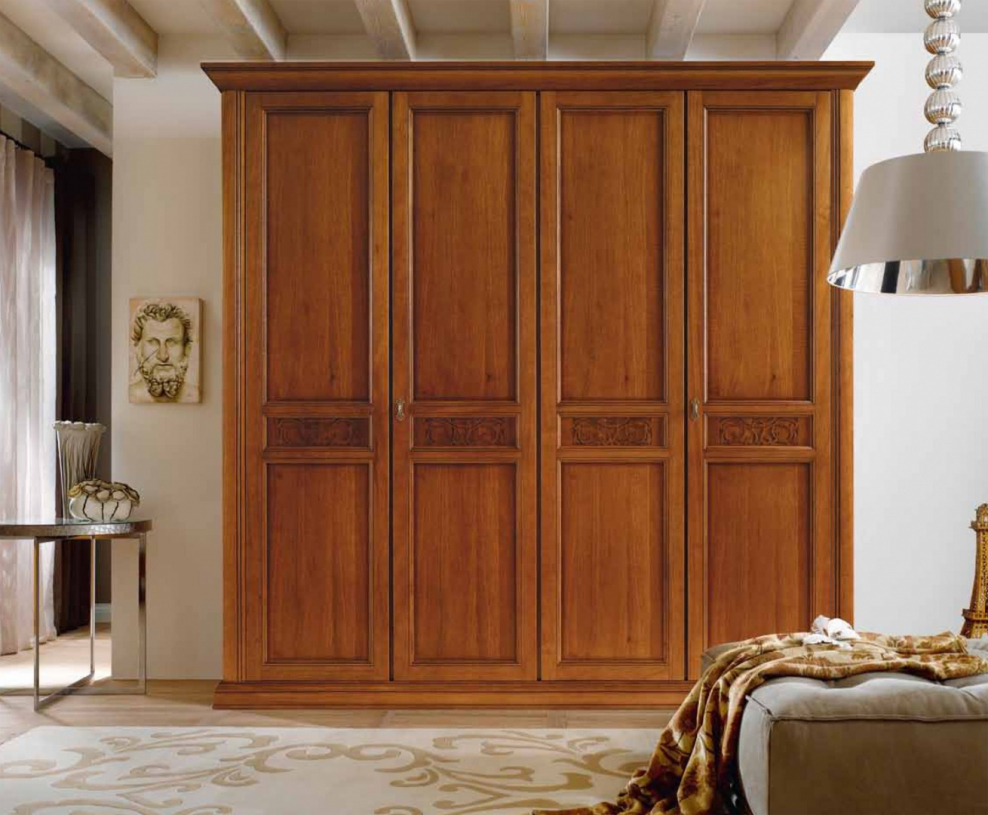 Шкаф телефонная будка в английском стиле