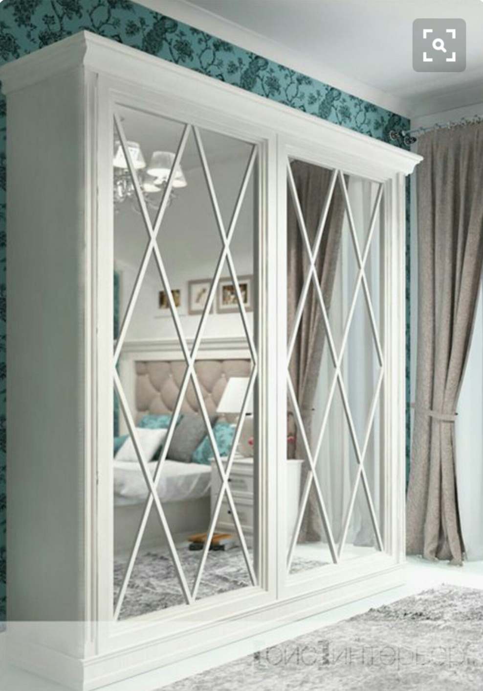 Шкаф с зеркальными ромбами