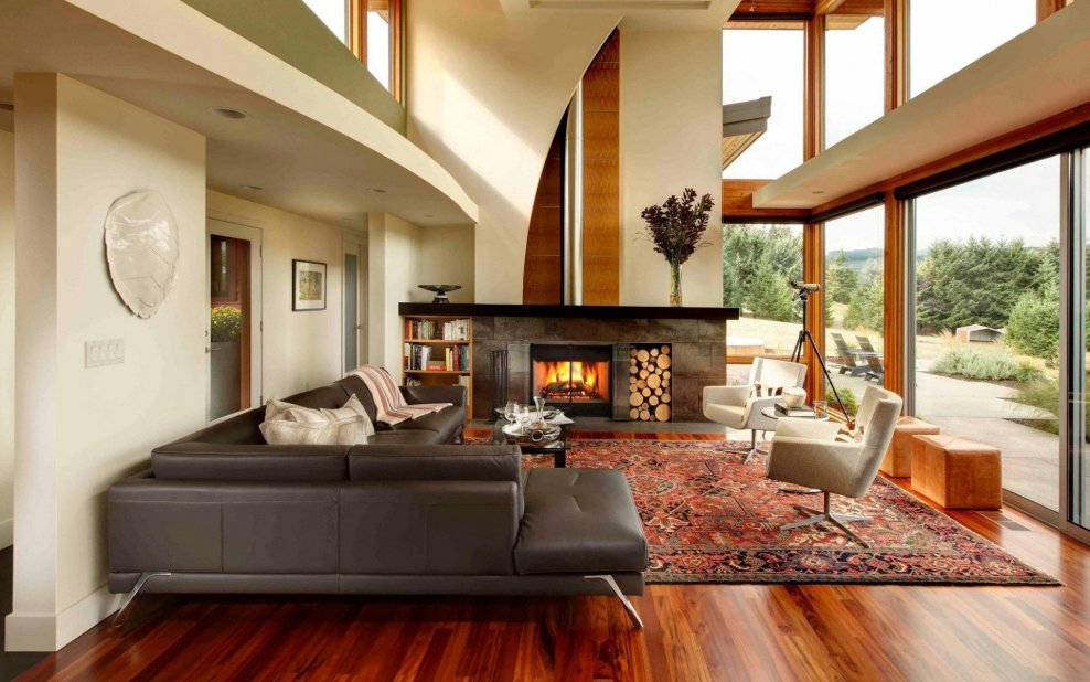 Современная гостиная в загородном доме